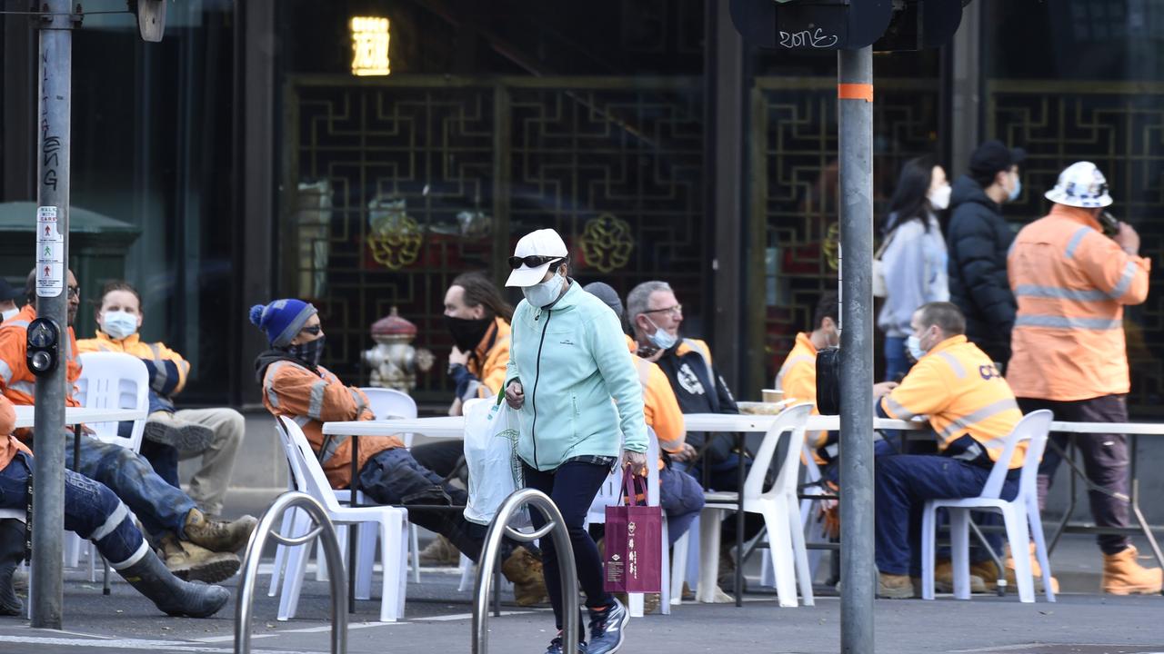 Construction workers set up smoko in the middle of the CBD. Picture: NCA NewsWire / Andrew Henshaw