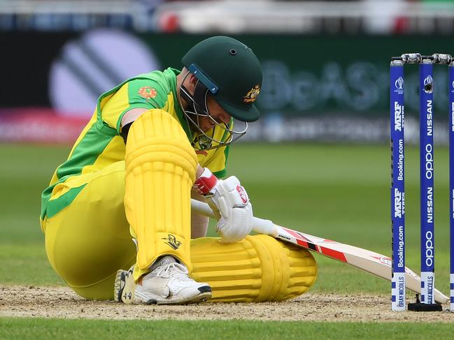 Australia's David Warner reacts after being hit by the ball during the 2019 Cricket World Cup group stage match between Australia and Bangladesh at Trent Bridge in Nottingham, central England, on June 20, 2019. (Photo by Paul ELLIS / AFP) / RESTRICTED TO EDITORIAL USE