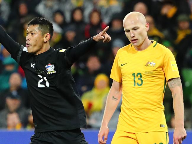 MELBOURNE, AUSTRALIA - SEPTEMBER 05:  Pokkhao Anan of Thailand celebrates after scoring a goal as Aaron Mooy of the Socceroos looks dejected during the 2018 FIFA World Cup Qualifier match between the Australian Socceroos and Thailand at AAMI Park on September 5, 2017 in Melbourne, Australia.  (Photo by Scott Barbour/Getty Images)