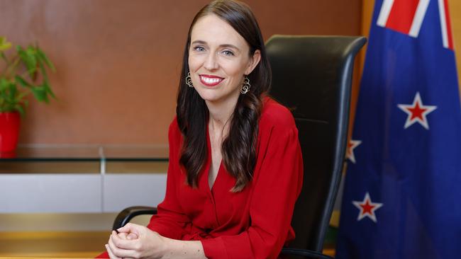 Jacinda Ardern poses at her desk for the last time as NZ Prime Minister. Picture: Getty Images.