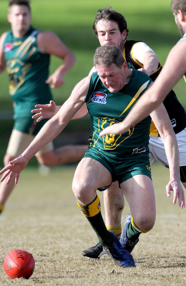 Ricky Nixon plays game for Mt Waverley Lions in Southern Football ...