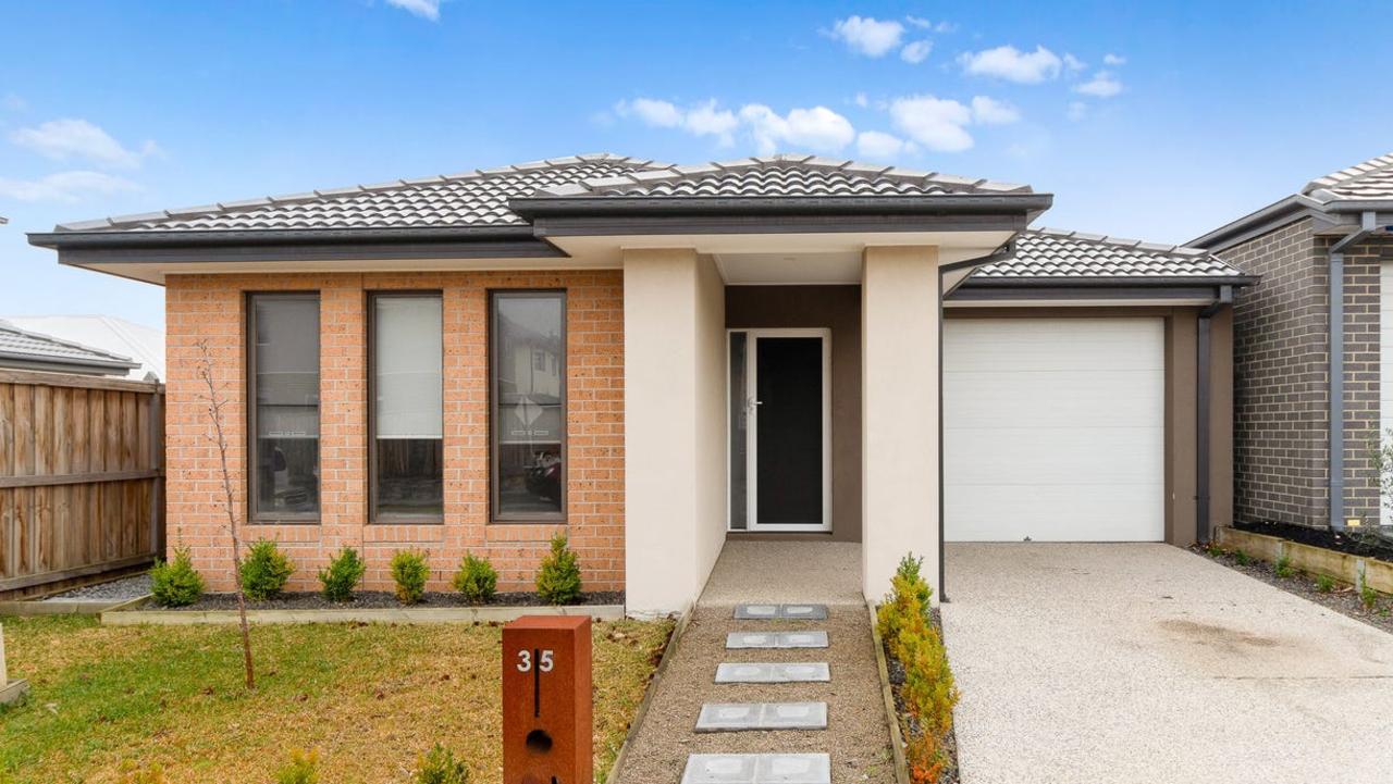 35 McGeown Circuit, Cranbourne, is available to rent at $520 a week.