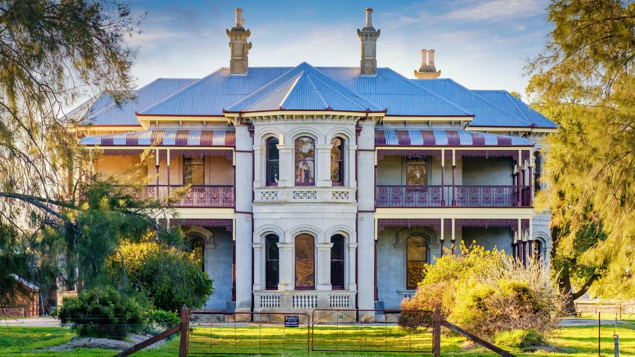 Historic vineyard Fairfield Estate at Rutherglen for sale | The Weekly ...