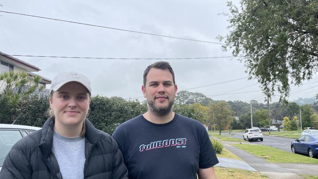 Amy Strandquist and Ben Sice witness many cars clogging driveways at Chircan St.