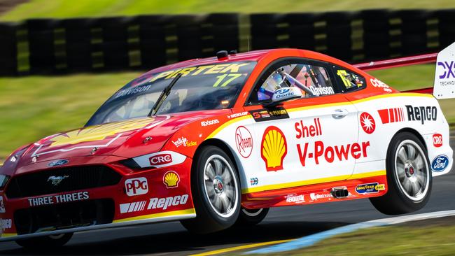 Will Davison throws his #17 Shell V-Power Ford Mustang around the Sandown circuit. Picture: Daniel Kalisz/Getty Images