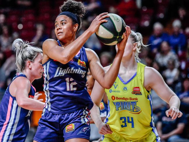 Lightning’s Nia Coffey with possession against Bendigo Spirit. Picture: MORGAN SETTE