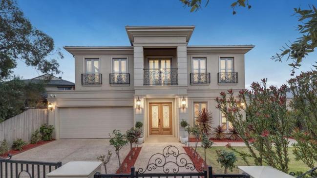 8 Foy Court, Glen Waverley.