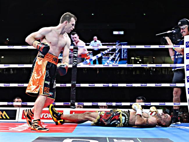 Jeff Horn stops Anthony Mundine. Picture Annette Dew