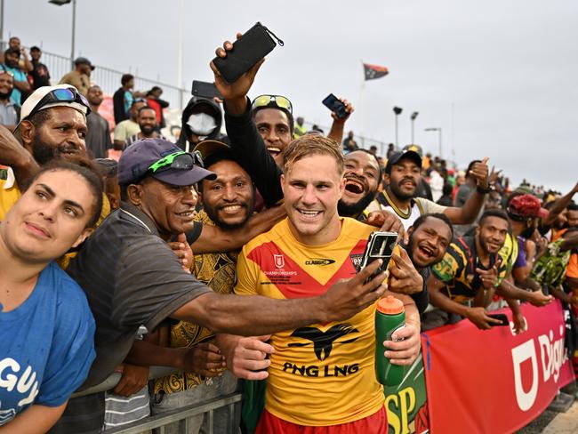 Papua New Guinea rugby league fans pictured with Jack de Belin Picture NRL photos