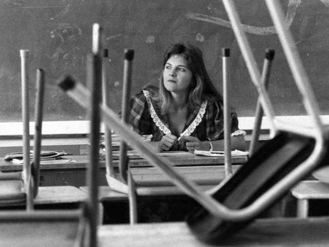 Enfield High School Year 8 teacher Sheryn Pitman sitting in her empty classroom, as parents withdrew their children from school in protest at staff cuts 22 Nov 1985. (Pic by staff photographer Neon Martin)