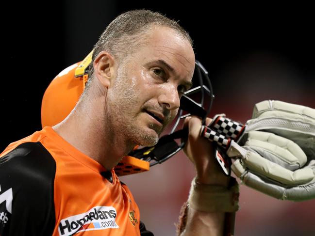 Michael Klinger of the Scorchers leaves the field after being dismissed during the Big Bash League cricket match between the Perth Scorchers and the Sydney Sixers at the WACA in Perth, Monday, January 01, 2018. (AAP Image/Richard Wainwright) NO ARCHIVING, EDITORIAL USE ONLY, IMAGES TO BE USED FOR NEWS REPORTING PURPOSES ONLY, NO COMMERCIAL USE WHATSOEVER, NO USE IN BOOKS WITHOUT PRIOR WRITTEN CONSENT FROM AAP