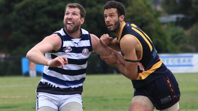 Spencer (left) contests the ruck with Doncaster East’s Zac Clarke. Picture: Davis Harrigan