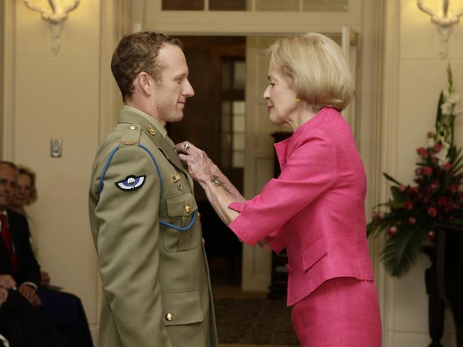 Then Governor-General Dame Quentin Bryce awards Mark Donaldson Australia’s highest military honour — The Victoria Cross — in 2009.