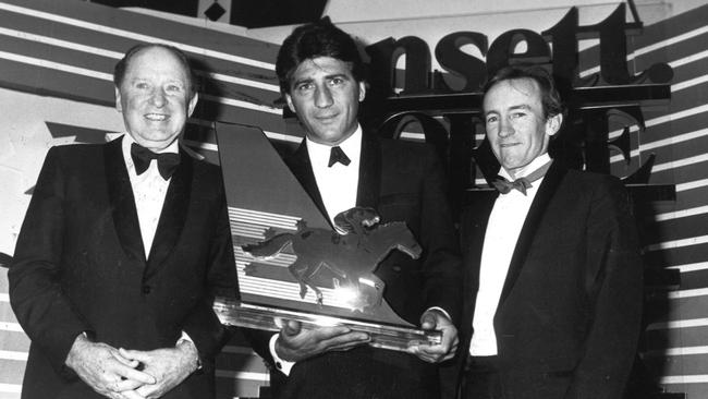 Tommy Smith, John Giganti and Dittman at the Ansett Horse of the Year Awards in 1985, where Red Anchor was named the winner.