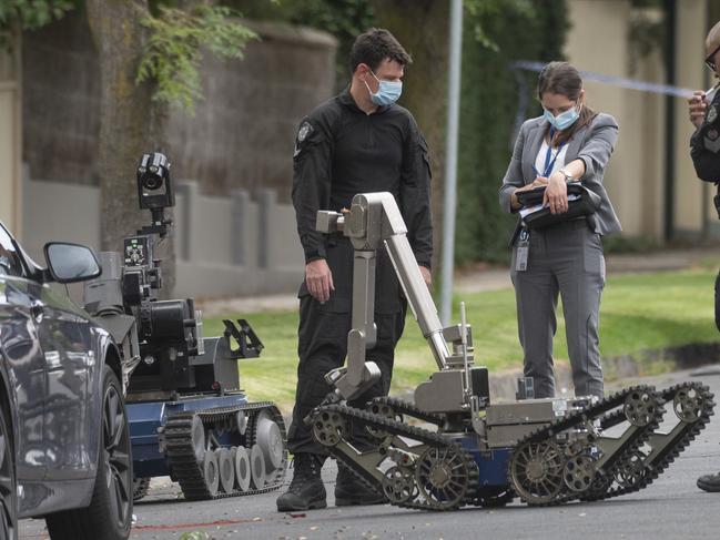 Victorian Police Bomb Squad check out a suspect package in front of a vehicle outside 19 Aintree Rd, Glen Iris. Picture: Tony Gough