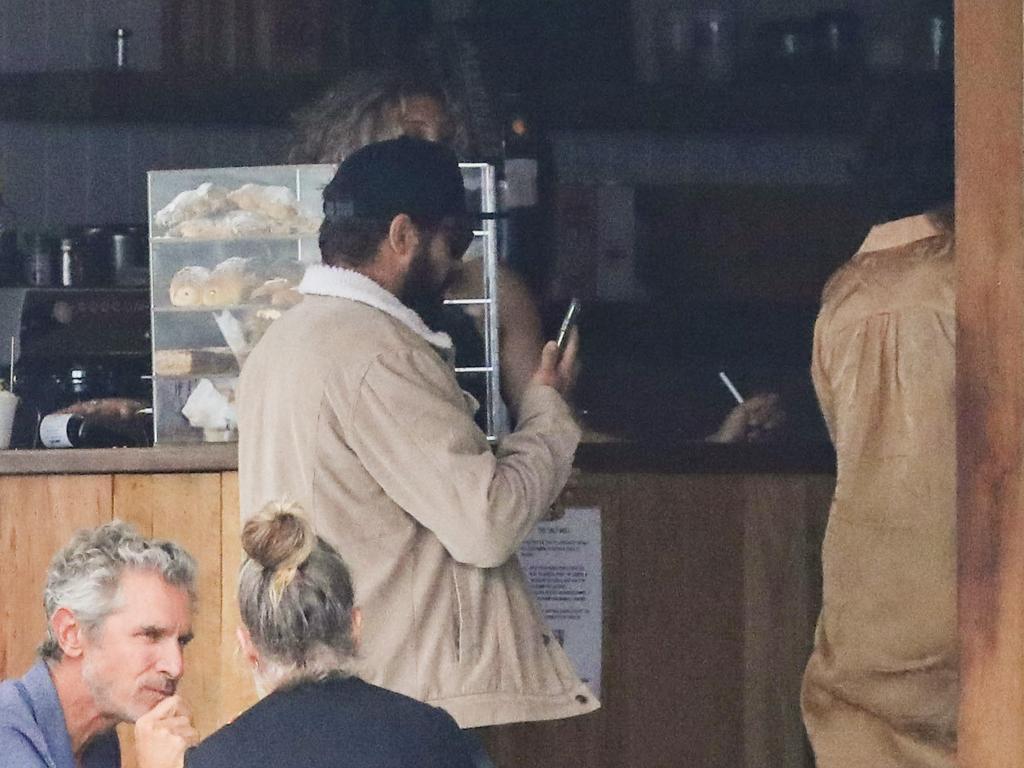 Zac Efron orders at the Currumbin cafe. Picture: Media Mode