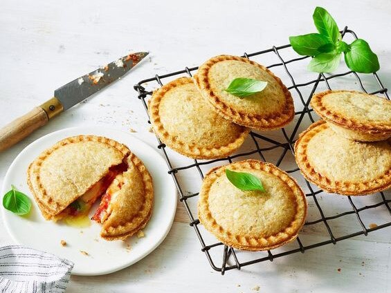 Pie maker calzones.