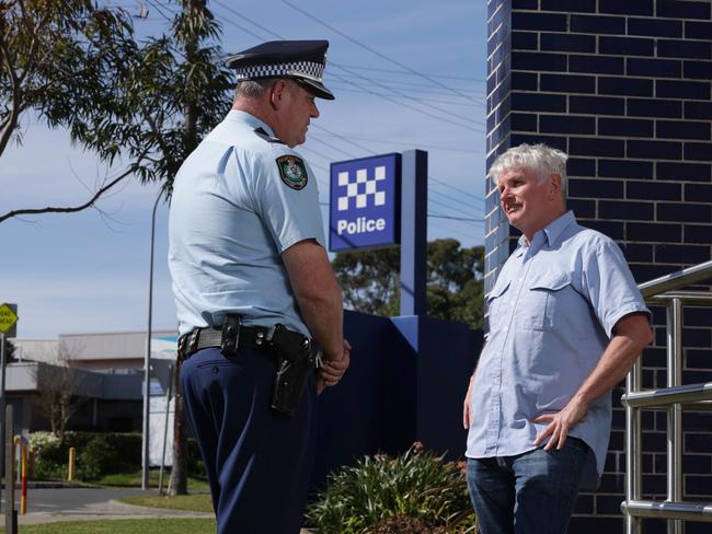 Sanctuary Point resident Digby Hughes speaking to Chief Inspector Nick Hallett about getting the areas neighbourhood watch up and running. Picture: Jane Dempster/The Daily Telegraph.