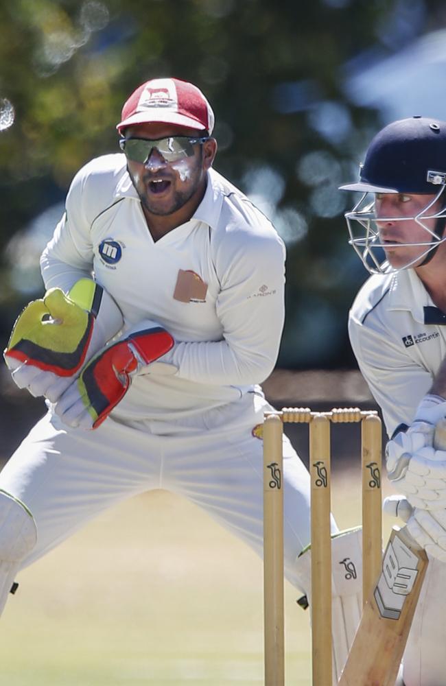 Damith Mapa Ralalage behind the sticks for Mordialloc.