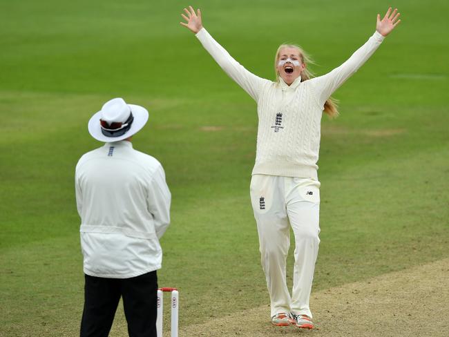 Sophie Ecclestone of England appeals unsuccessfully for the wicket of Ellyse Perry.