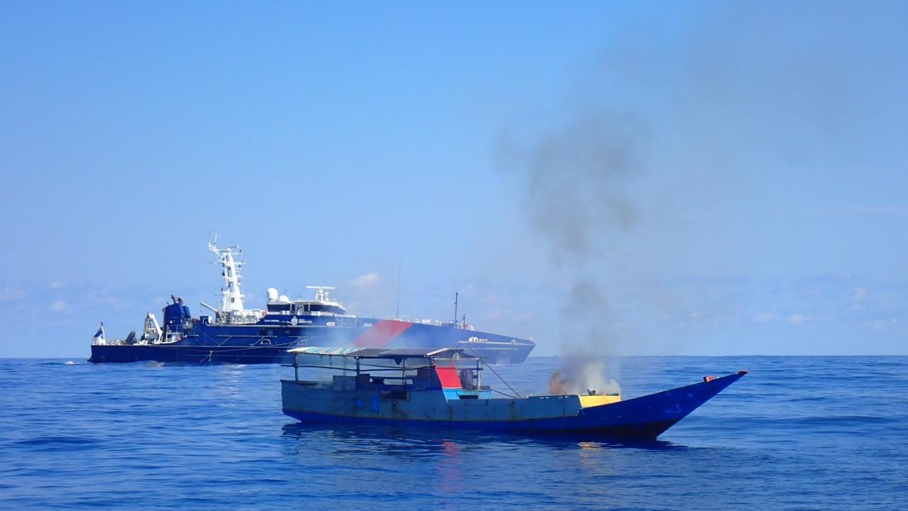 Australian authorities destroyed the boat for illegal fishing.