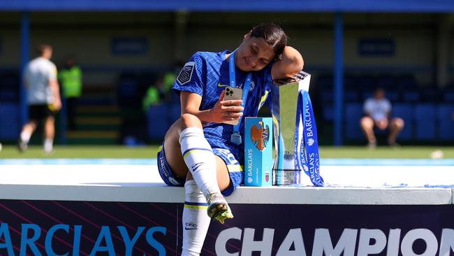 Sam Kerr celebrates with one of many 2022 awards. Picture: Catherine Ivill/Getty Images