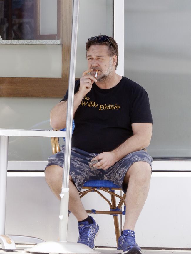 The New Zealand actor was photographed running errands in California.