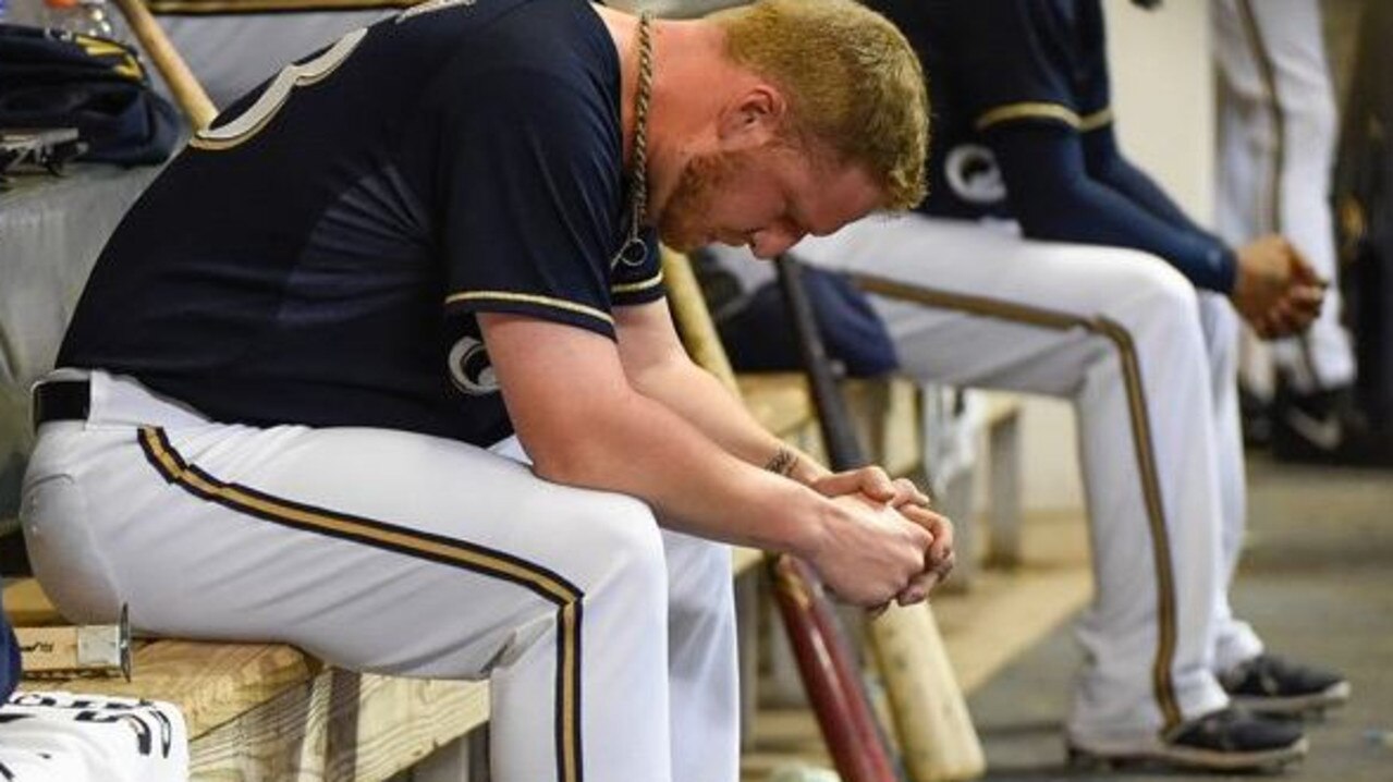 Brewers: Relief pitcher Will Smith tears LCL while taking off his shoe