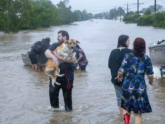 Local families evacuate in Lismore. Picture: Media Mode