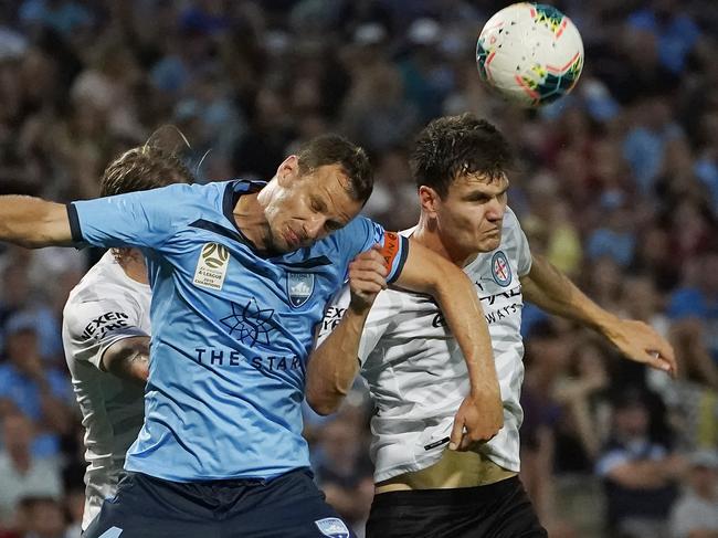 Alex Wilkinson of Sydney FC goes up for a header with Curtis Good of Melbourne City during the Round 12 A-League match between Sydney FC and Melbourne City FC at Netstrata Jubilee Stadium in Sydney, Sunday, December 29, 2019. (AAP Image/Mark Evans) NO ARCHIVING, EDITORIAL USE ONLY