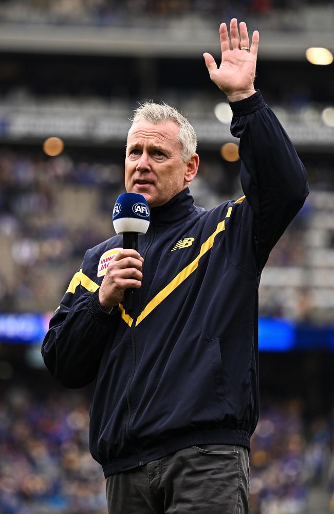 Adam Simpson farewells the crowd at Optus Stadium on Sunday. Picture: Daniel Carson/AFL Photos via Getty Images.