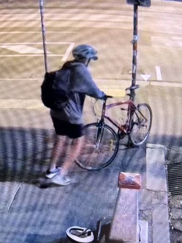 A man attempts to steal a bike. Picture: @labourinvainhotel / Instagram