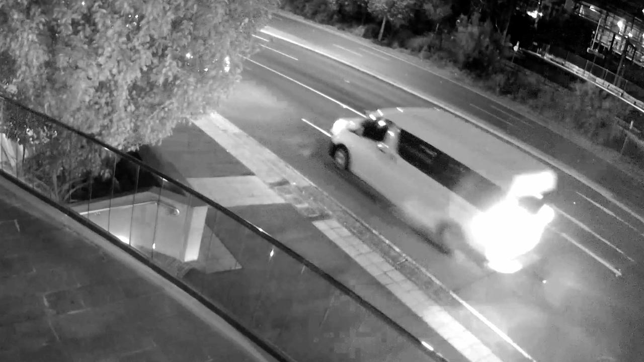 Police release CCTV of van, 3 men after armed home invasion