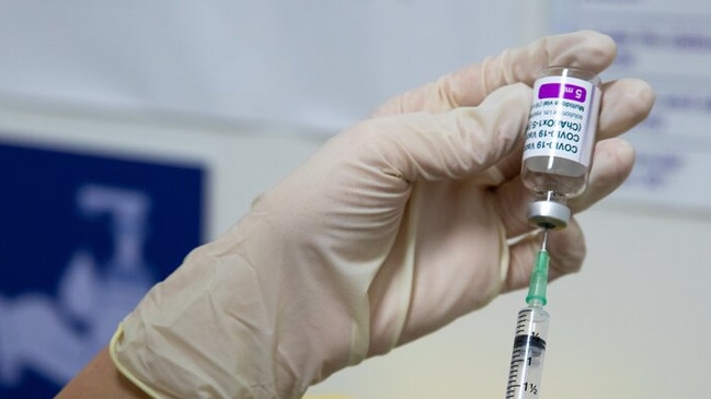 Nurse drawing up Covid Pfizer vaccine into syringe. Photo: DDH