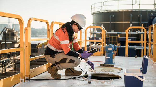 Leah Kaslar working for Synergy Resource Management doing water testing