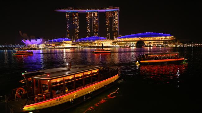 Singapore City - Harbour, Gardens by the Bay, Marina Bay Sands, Helix Bridge, Art and Science Centre