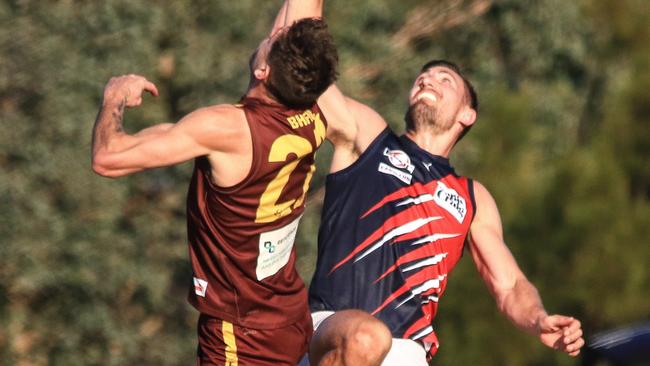 Nick Knoops contests the ruck. Picture: Davis Harrigan