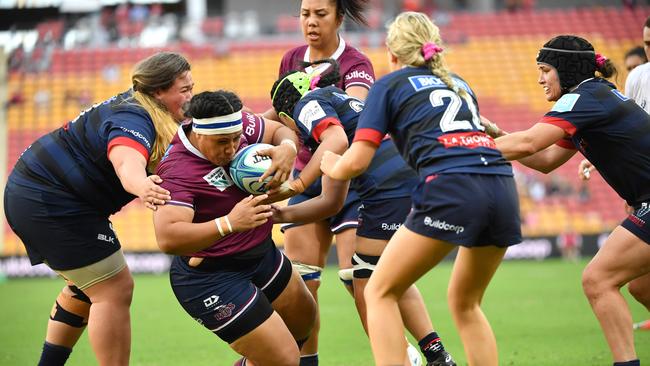 Hilisha Samoa (centre) of the Reds scores a try (AAP Image/Darren England)