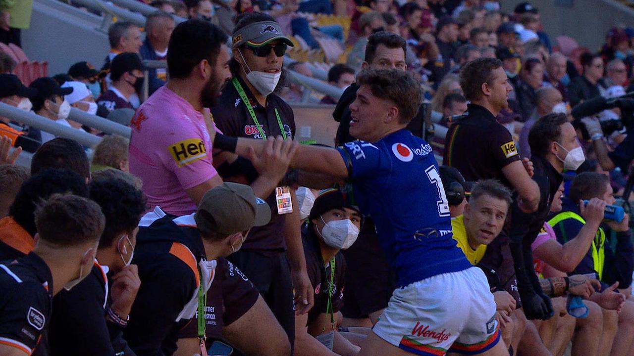 Nrl 21 Reece Walsh Vs Tyrone May Scuffle Penrith Panthers Vs Warriors Round 18