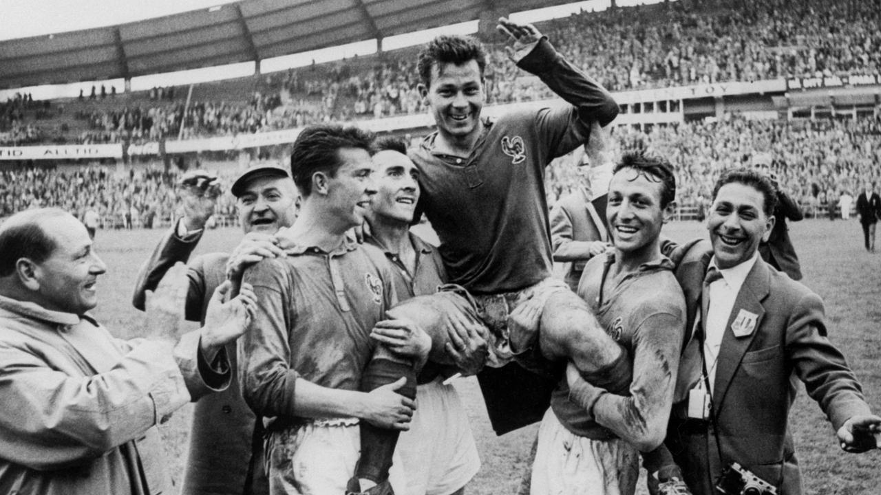 Football legend Just Fontaine has passed away. (Photo by STAFF / AFP)