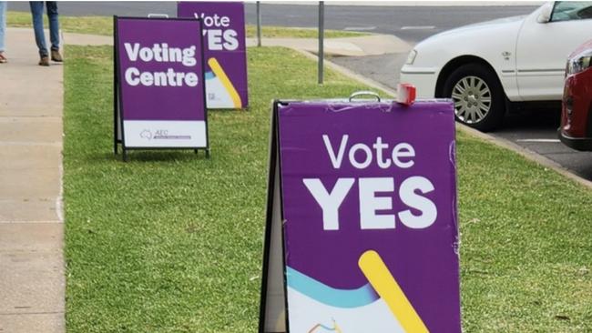 Purple Yes23 signs cited by the AEC for being too similar to Australian Electoral Commission signage (source: Twitter)