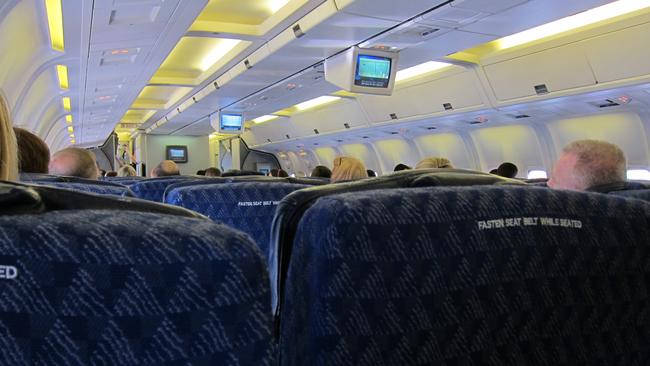 Passengers’ Horror As American Airlines Plane ‘buckles’, Makes ...