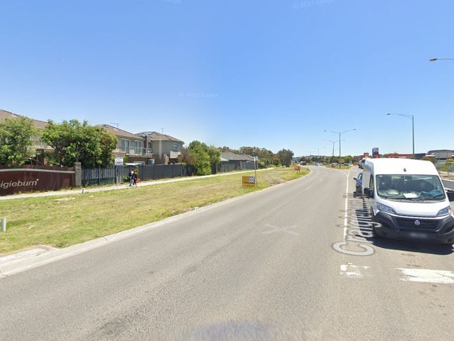 Major traffic delays building up after serious collision at Craigieburn Rd, Craigieburn