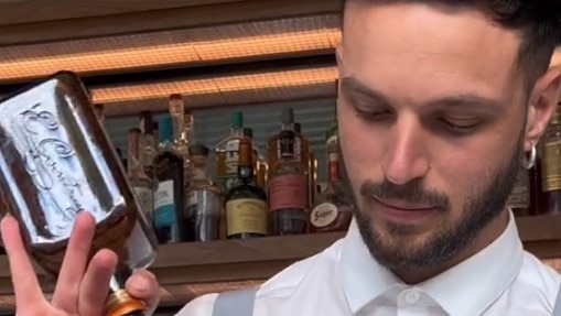 Matteo Downtown's bartender Roberto Torresi on TikTok. Source TikTok