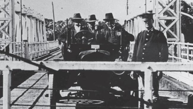 A car is detained at the NSW border near Swan Hill, Victoria during the Spanish Flu quarantine in 1919. Picture: Swan Hill Regional Library collection