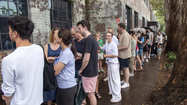 Sydneysiders weren’t put off by wet weather, lining up around the block for a croissant. Picture: NewsWire / Simon Bullard.