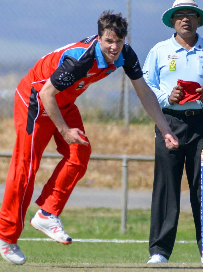 Lewis Hatchett’s opening bowling partner at the Stingrays, Huw Stone, fires one down against Northern Districts. Picture: Brenton Edwards (AAP)