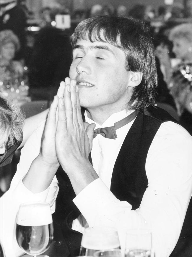 St Kilda full forward Tony Lockett prays for votes late in the Brownlow Medal count.