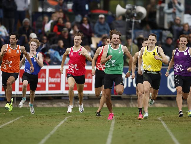 STAWELL, AUSTRALIA - APRIL 10: Athletes compete in the Stawell Athletic Club Bill McManus BackmarkersÃ¢â¬â¢ Handicap during the 2023 Stawell Gift at Central Park on April 10, 2023 in Stawell, Australia. (Photo by Daniel Pockett/Getty Images)