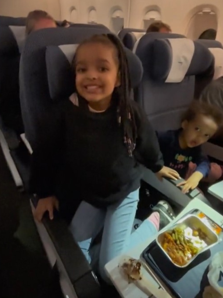 Samuel Leeds says goodbye to his children in economy. Picture: TikTok / @samuel_leeds